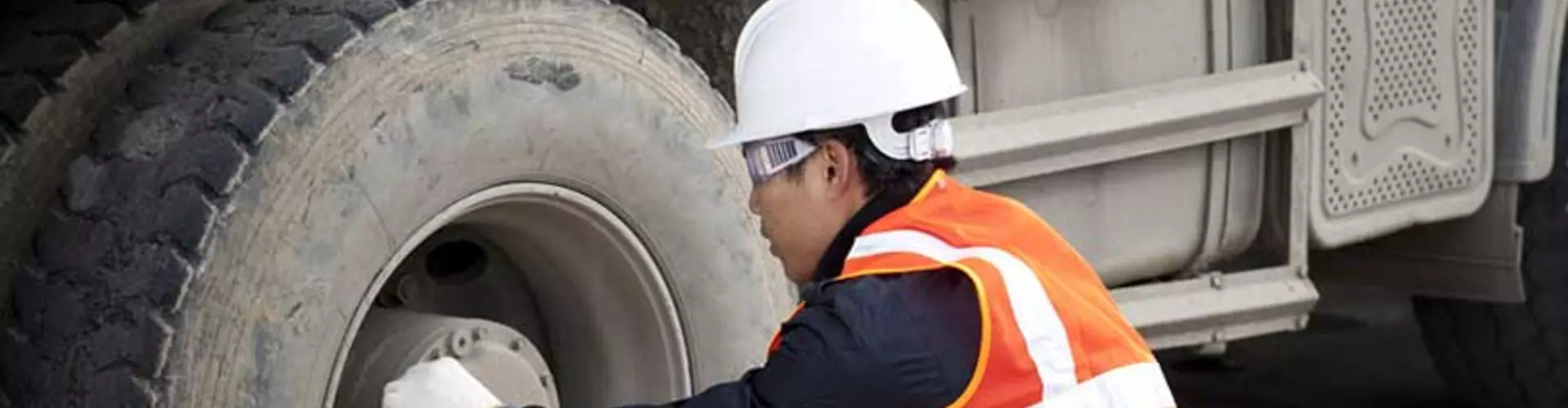 12 Trucking Tips to Drive Safer This Winter