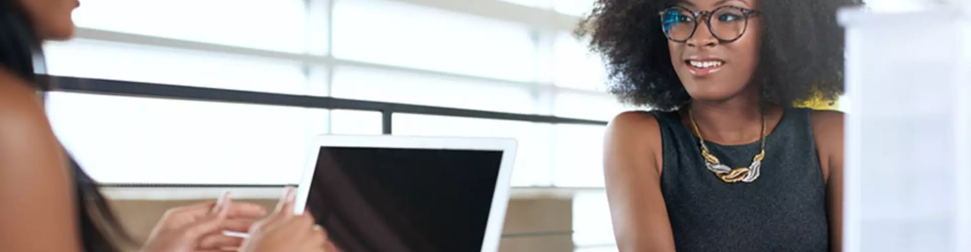 11 Signs Your Boss Likes You Even If It Doesn't Seem Like It 11 Signs Your Boss Likes You Even If It Doesn't Seem Like It